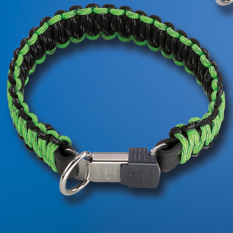 Paracord collar by Sprenger is available in different collors
